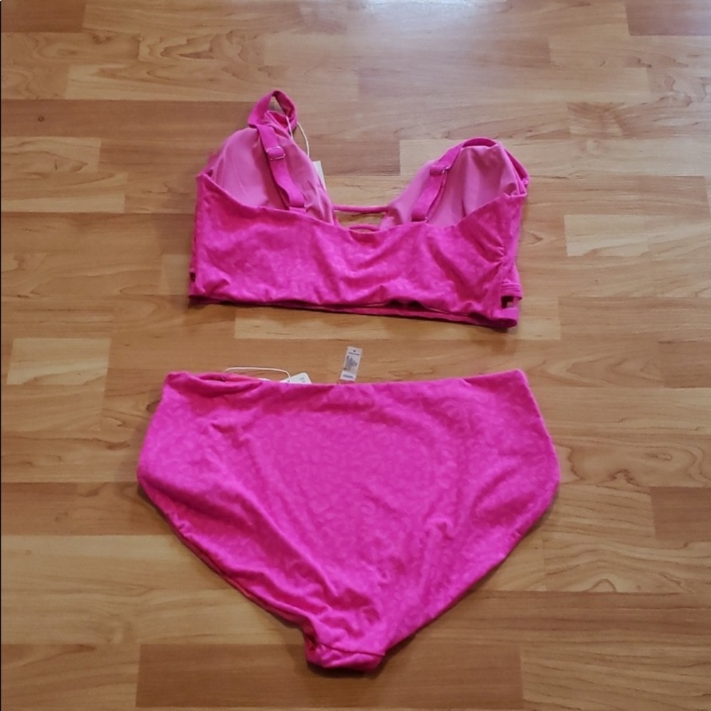 Swimsuit - Picture 2 of 3